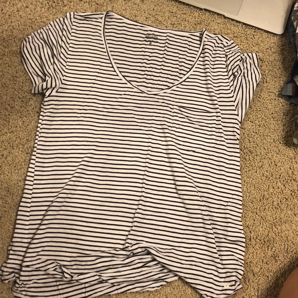 V neck hollister top